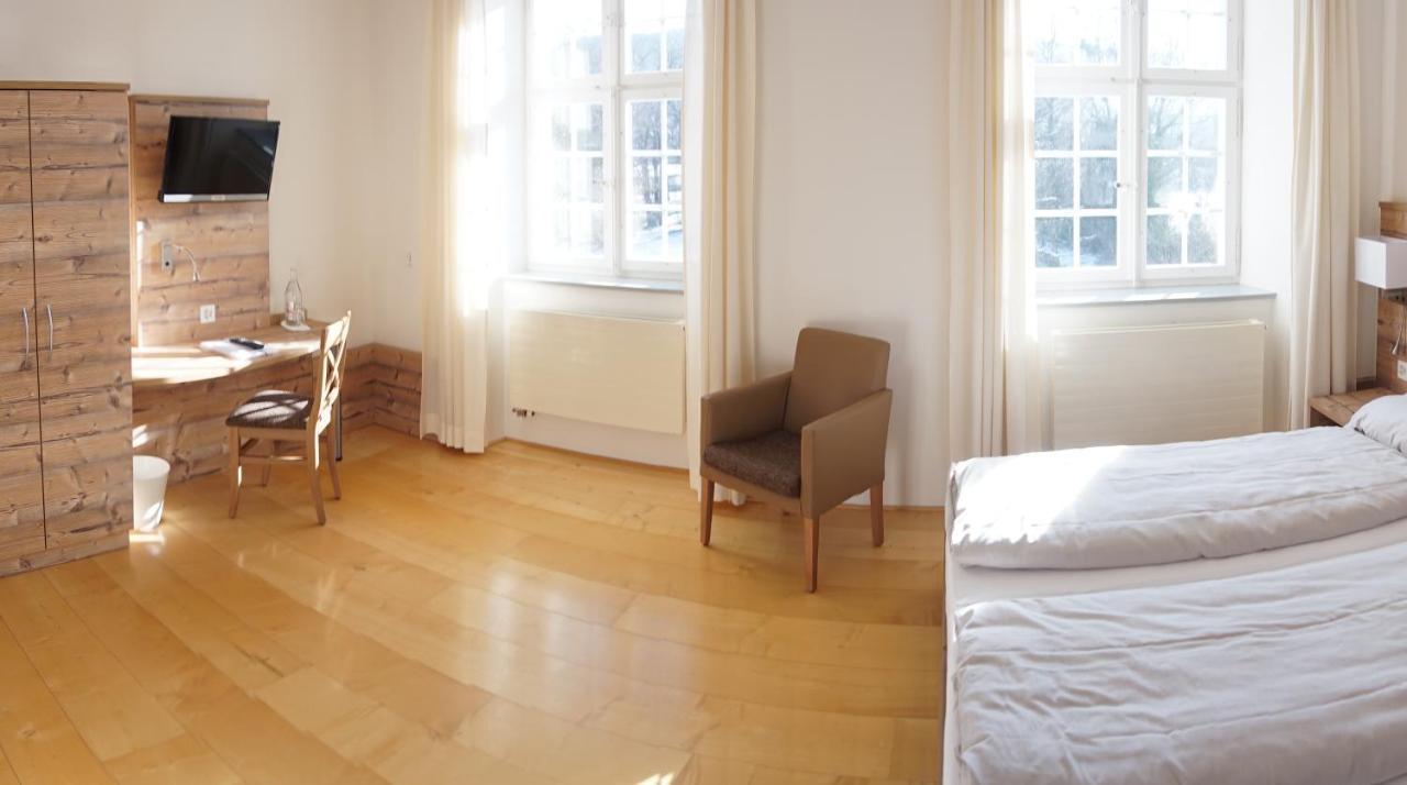 Klosterhotel Kreuz Mariastein Bagian luar foto
