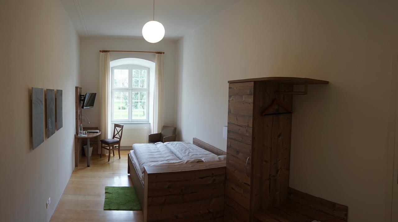 Klosterhotel Kreuz Mariastein Bagian luar foto